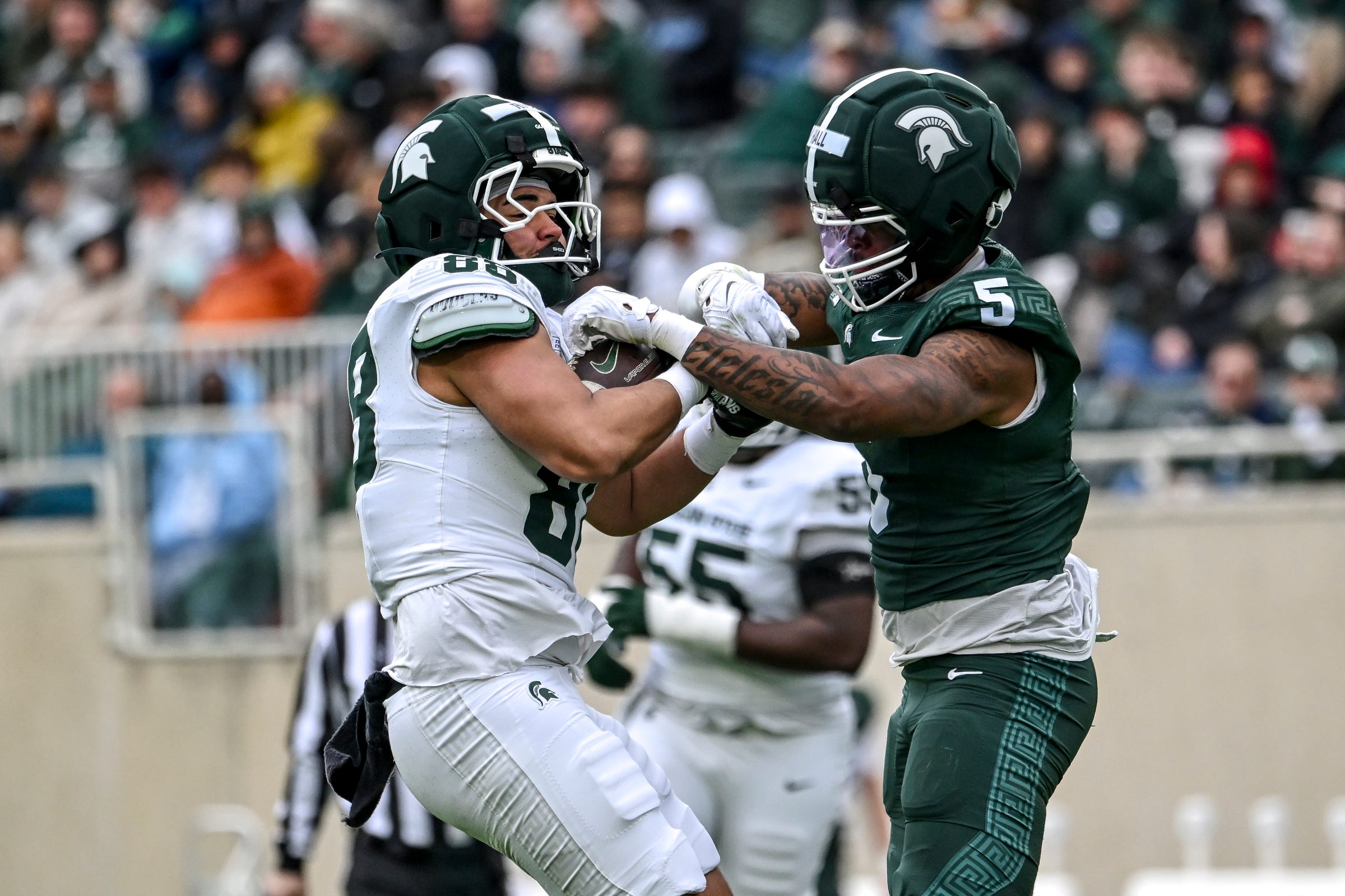 2026-04-18T201034Z_2055960401_MT1USATODAY28759698_RTRMADP_3_MICHIGAN-STATE-S-JORDAN-HALL-RIGHT-STOPS-KAI-RIOS-AFTER-A.JPG