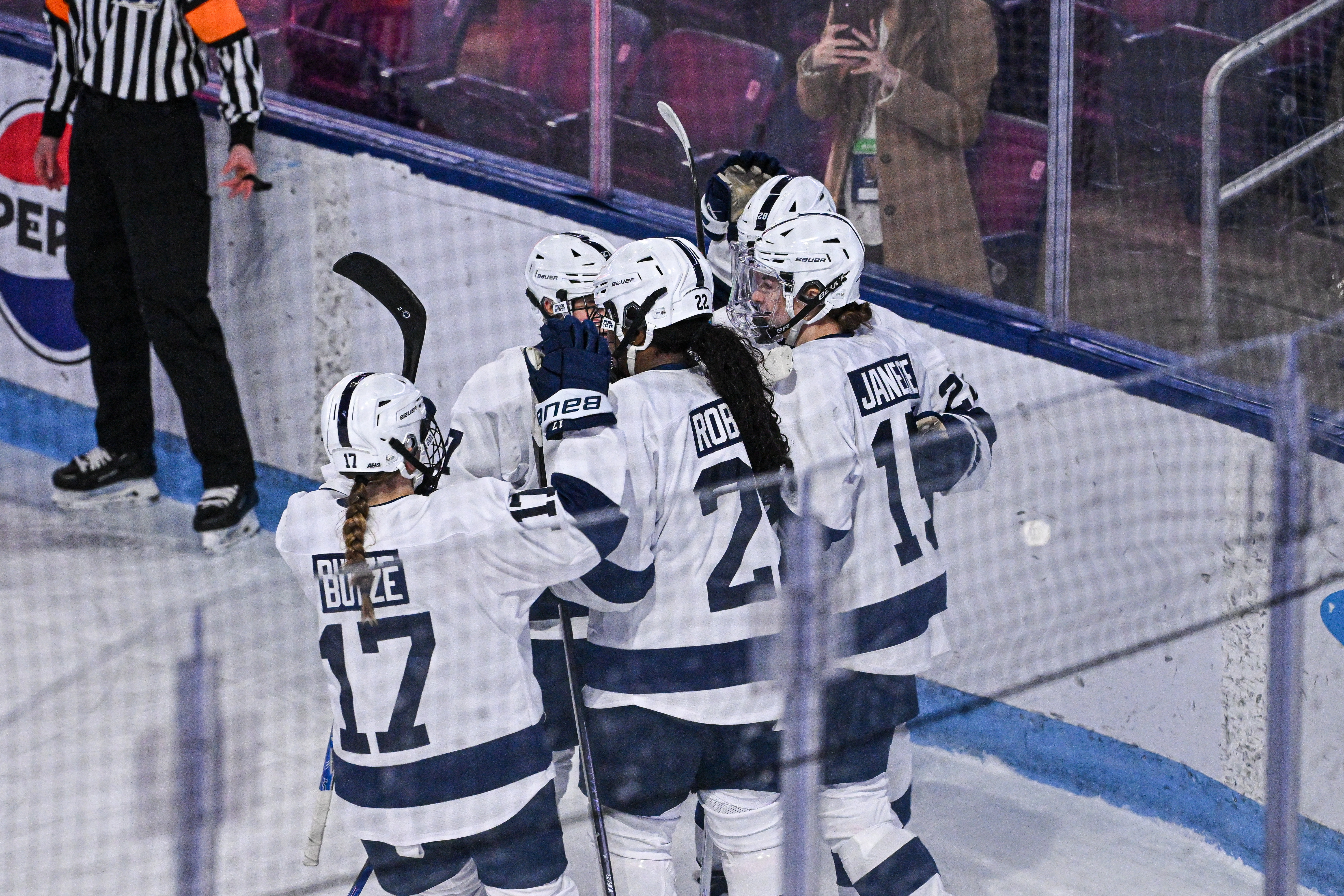 Women's Hockey Monday Media Notebook: Robert Morris, Outdoor Game