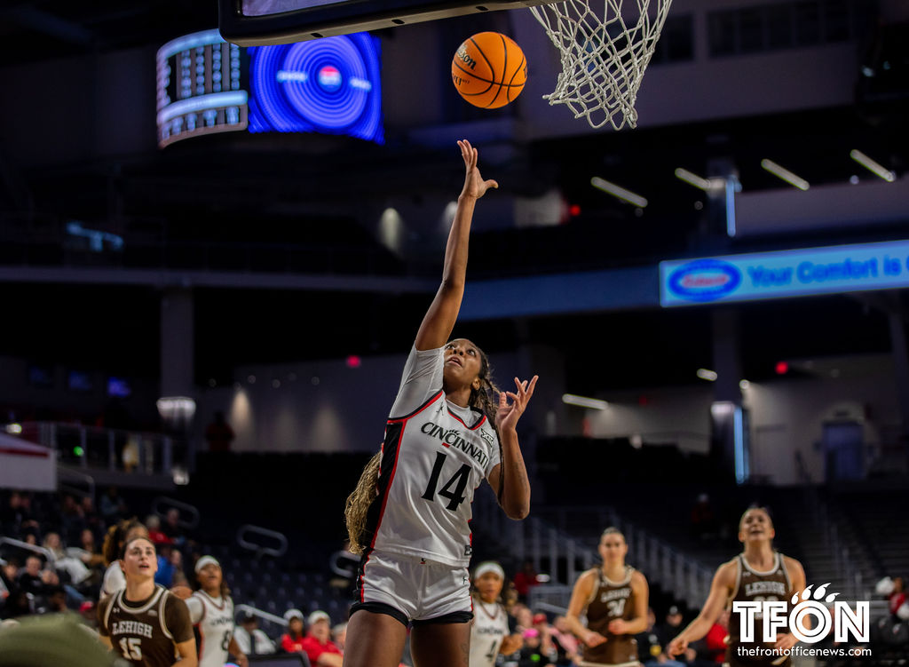 WBB: Cincinnati cruises past Canisius, 96-57