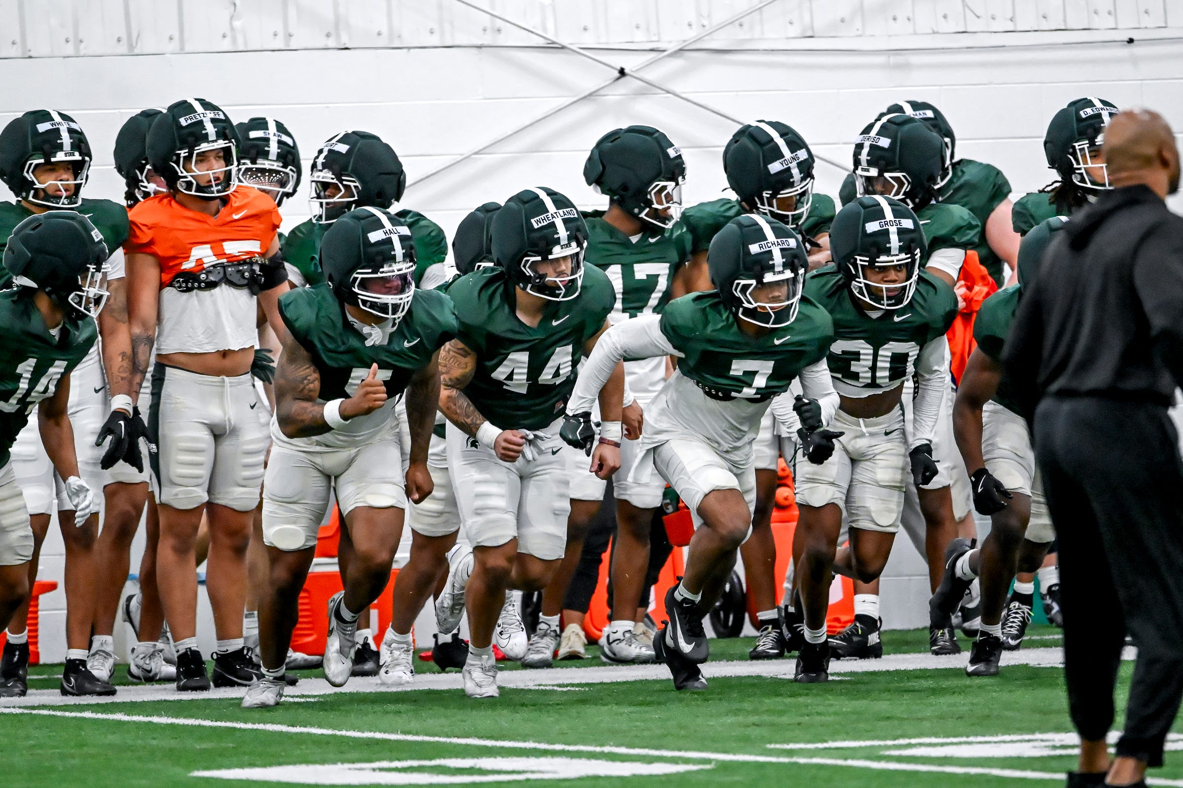 2026-03-24T162321Z_1323264673_MT1USATODAY28574418_RTRMADP_3_MICHIGAN-STATE-DEFENSIVE-PLAYERS-JORDAN-HALL-CALEB.JPG