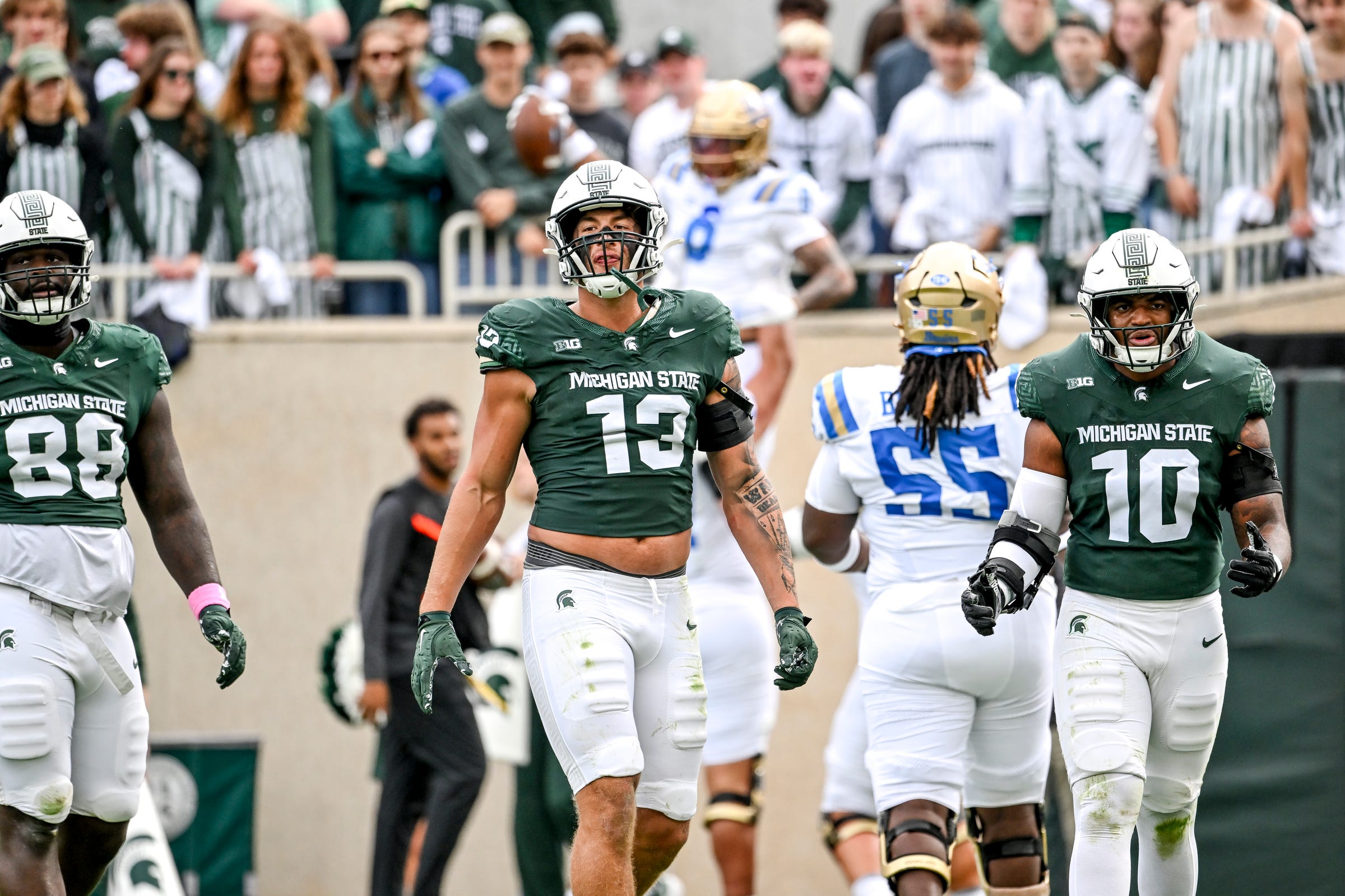 2025-10-11T180424Z_585336128_MT1USATODAY27298928_RTRMADP_3_FROM-LEFT-MICHIGAN-STATE-S-RU-QUAN-BUCKLEY-ISAAC-SMITH-AND.JPG