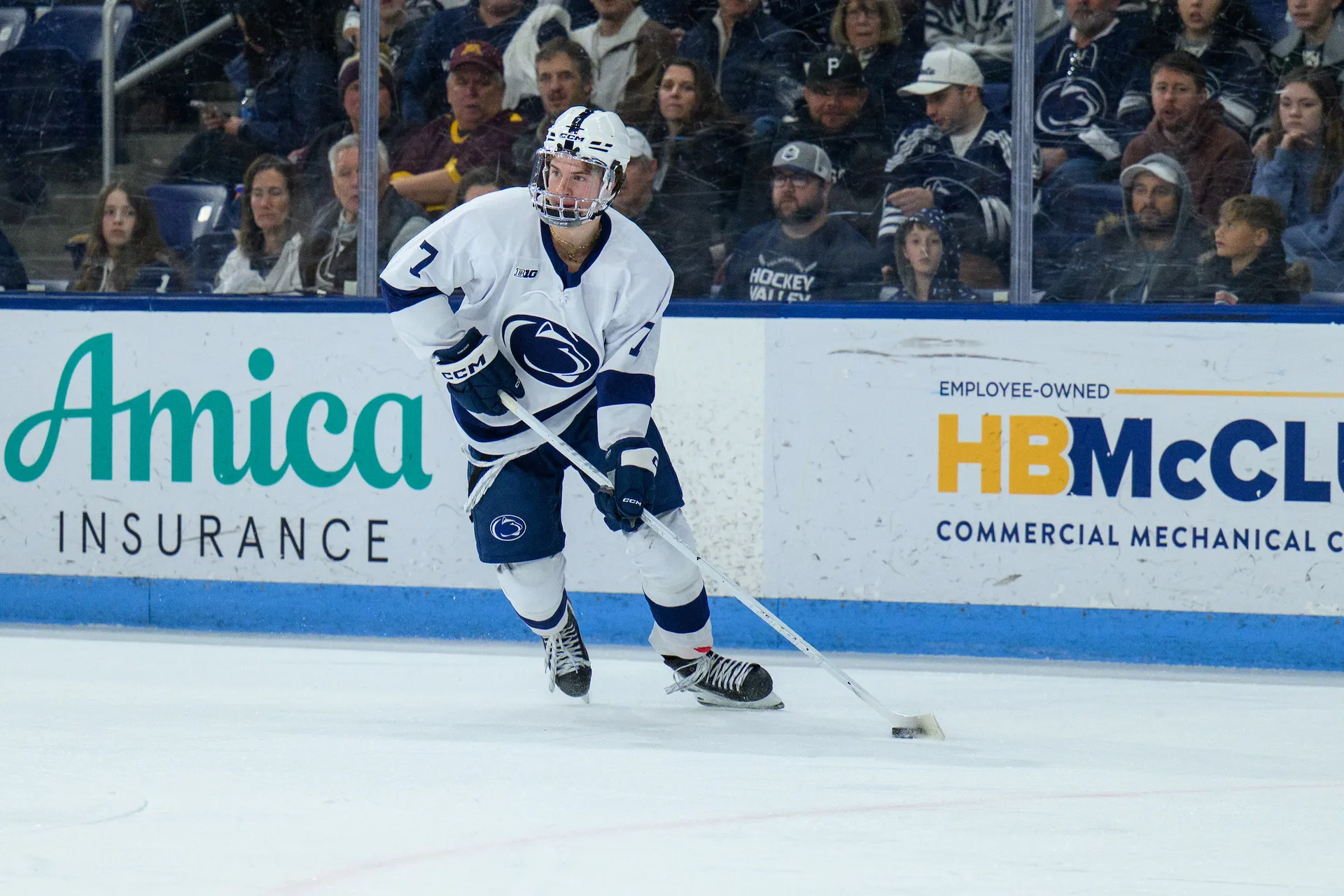 Men's Hockey Stays Hot with Back-to-Back Big Ten Sweeps article image from Roar Plus