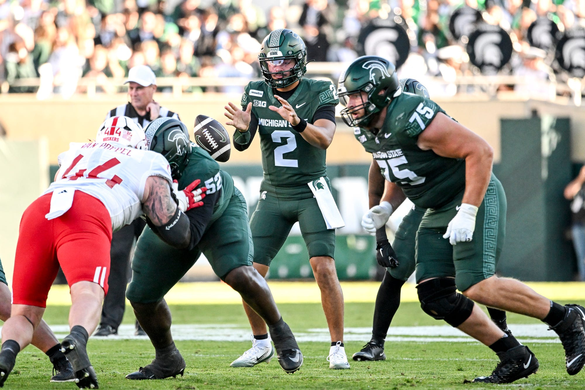 2026-09-26T232124Z_828190908_MT1USATODAY29925691_RTRMADP_3_MICHIGAN-STATE-S-CAM-FANCHER-TAKES-THE-SNAP-ON-A-PLAY.JPG
