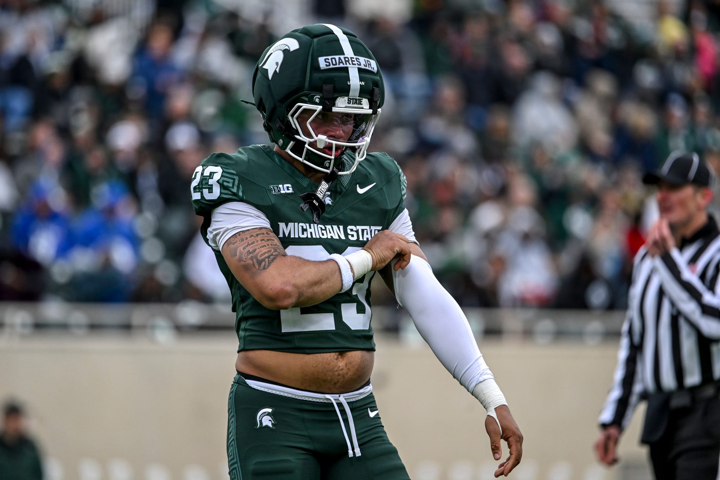 2026-04-18T213305Z_1006919272_MT1USATODAY28760789_RTRMADP_3_MICHIGAN-STATE-S-KENNY-SOARES-JR-PREPARES-FOR-A-PLAY-DURING.JPG