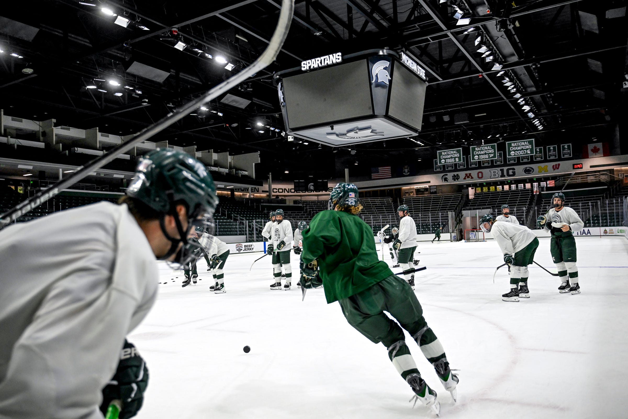 Hockey Preview: New Hampshire vs. No. 2 Michigan State
