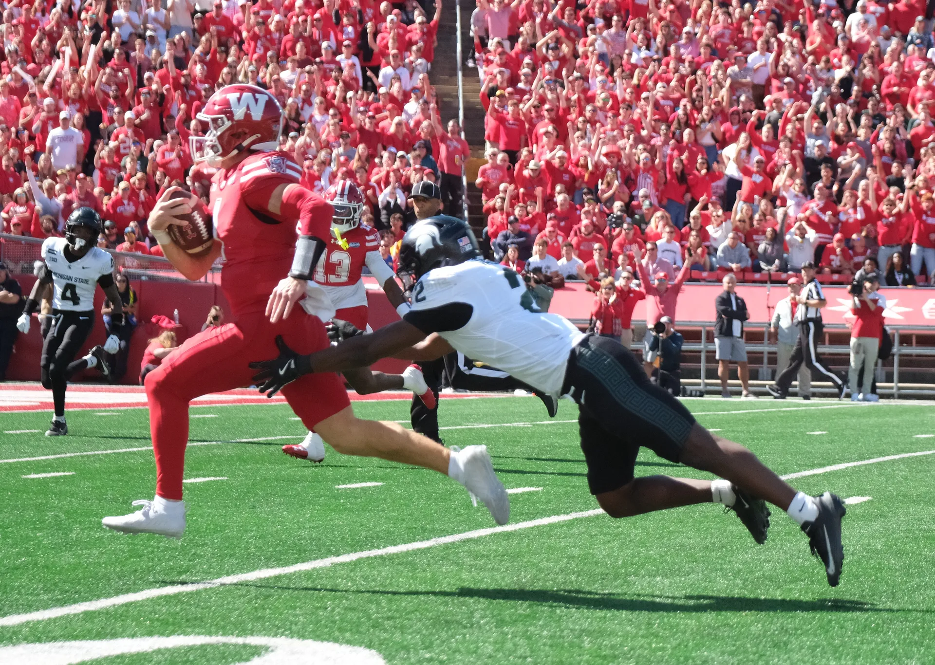 Michigan State defeated, 31-3, at Wisconsin article image about Badgers